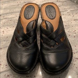 b.o.c sandals/wedge size 8 black